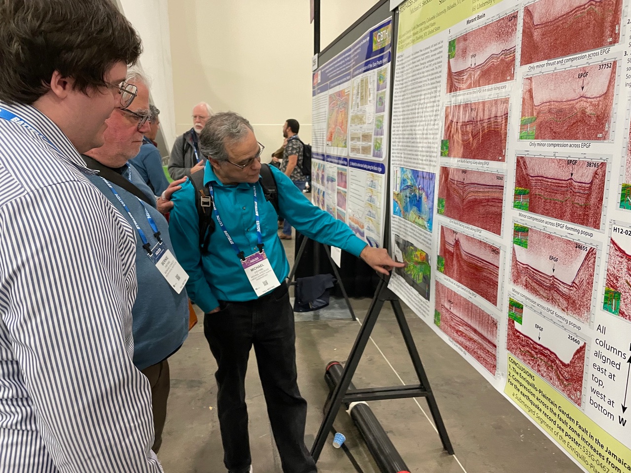 Kenneth Shipper visits a poster presenter at AGU 2023